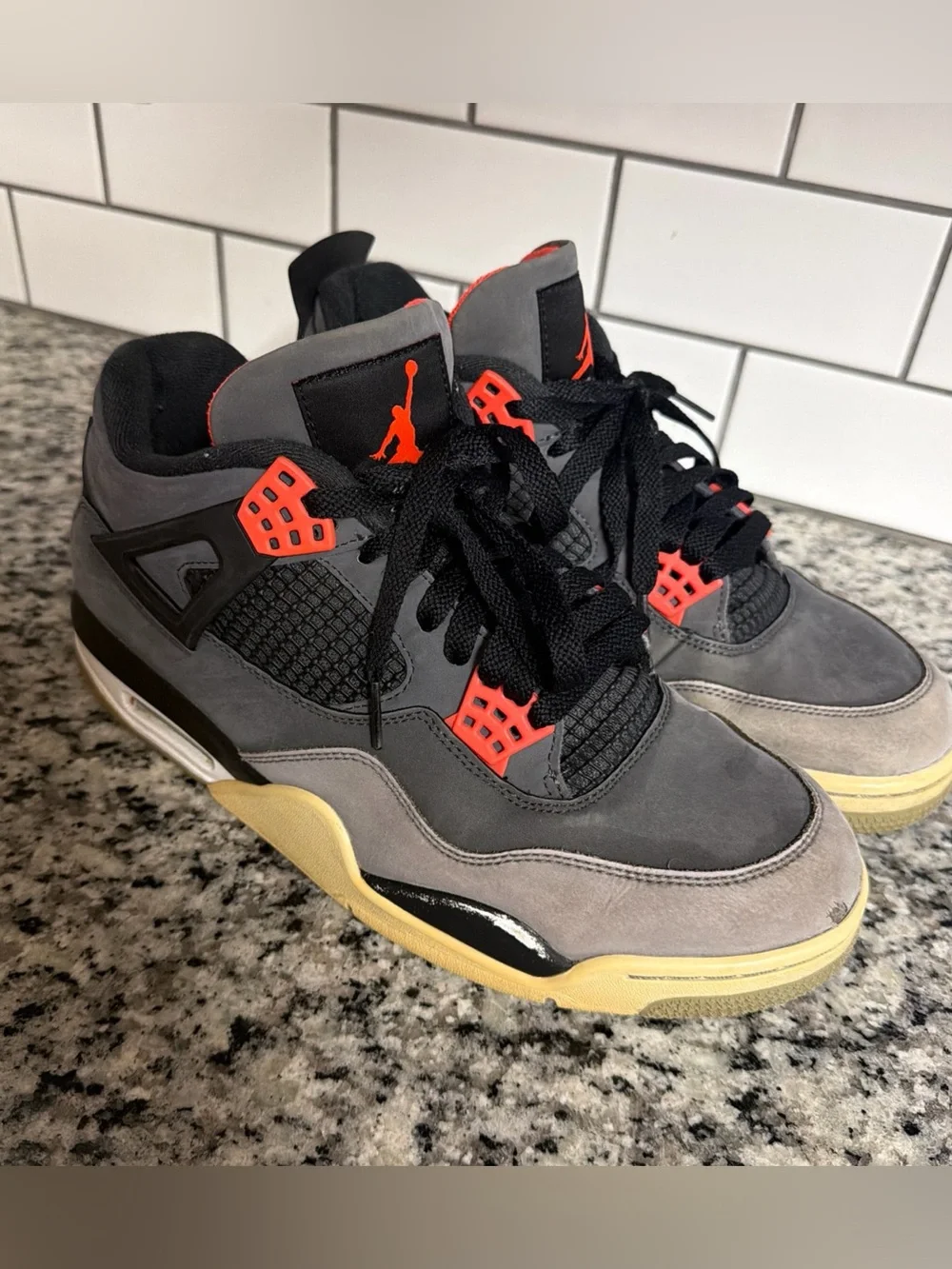 Jordan Air Jordan 4 Infrared DH6927-061 Men's Mid Top Sneaker Gray/Black size 11